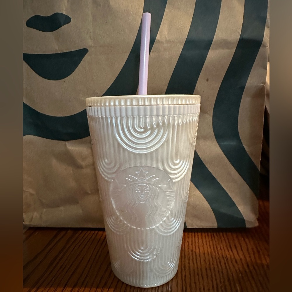Starbucks 2022 Siren Shell White Pearl Mermaid Scales Cold Cup Tumbler